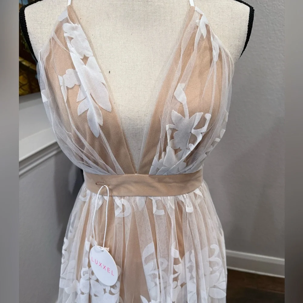Promenade Maxi dress, size SMALL, by Luxxel. NEW WITH TAGS! - Picture 5 of 8